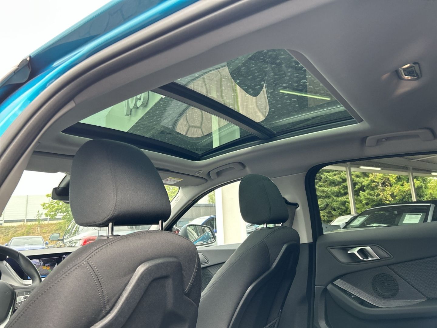 Fahrzeugabbildung BMW 116 i Automatik WLAN Schiebedach LED Navi groß e