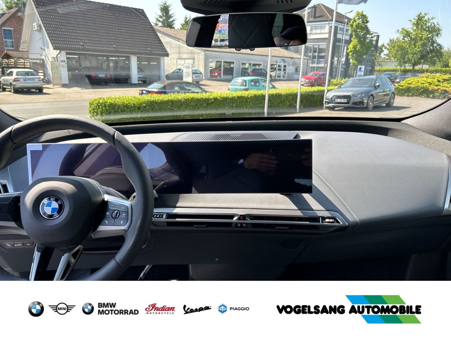 Fahrzeugabbildung BMW iX 60 M Sport Park-Assistent Sportpaket HUD Luft