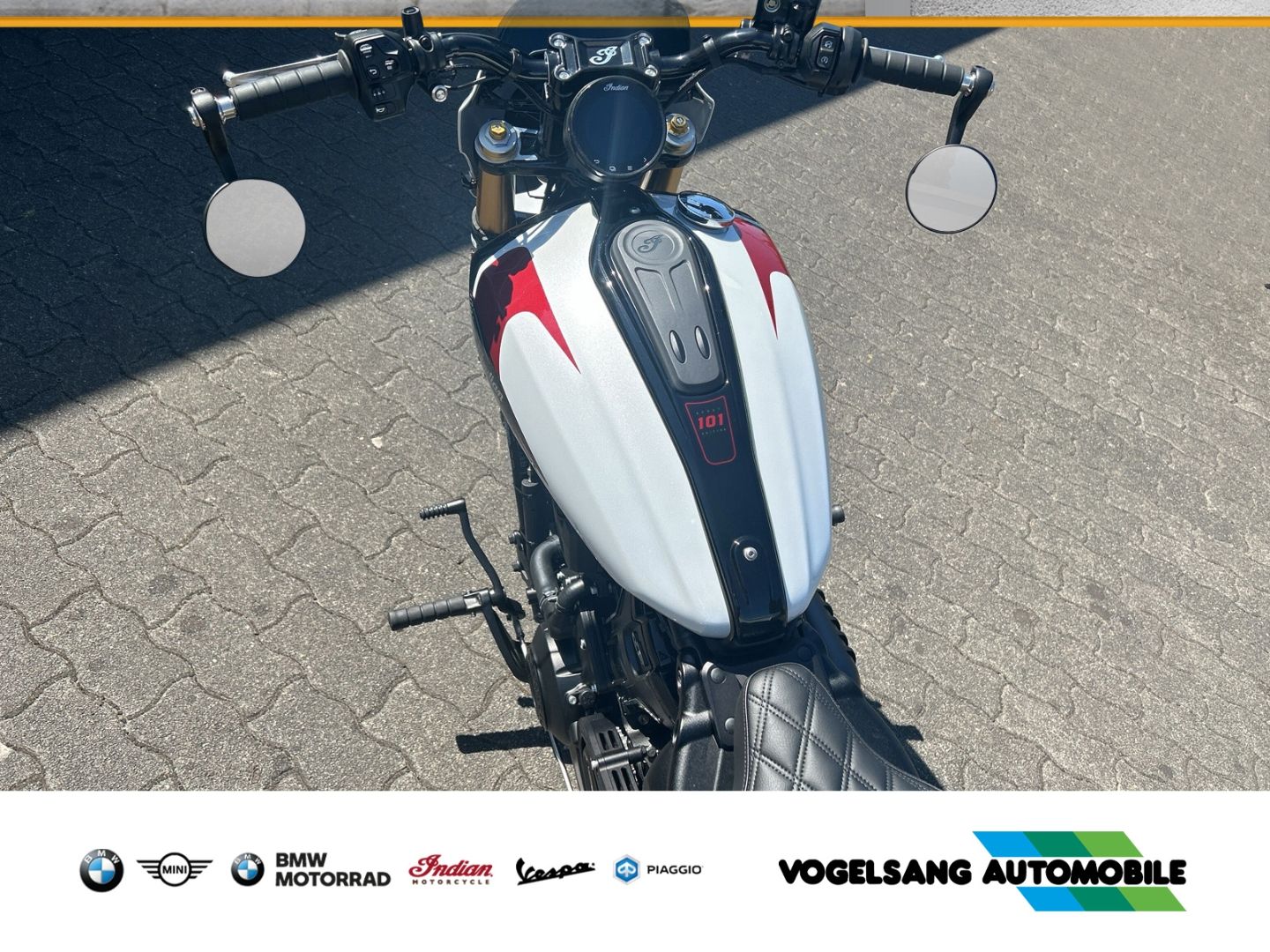 Fahrzeugabbildung Indian Scout 101 / Heckumbau / Klappenauspuffanlage /