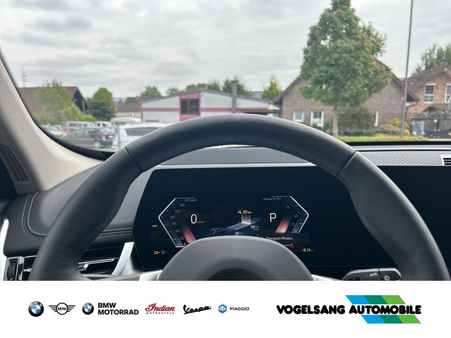 Fahrzeugabbildung BMW iX1 xDrive 30e xLine Park-Assistent HUD AD AHK-k