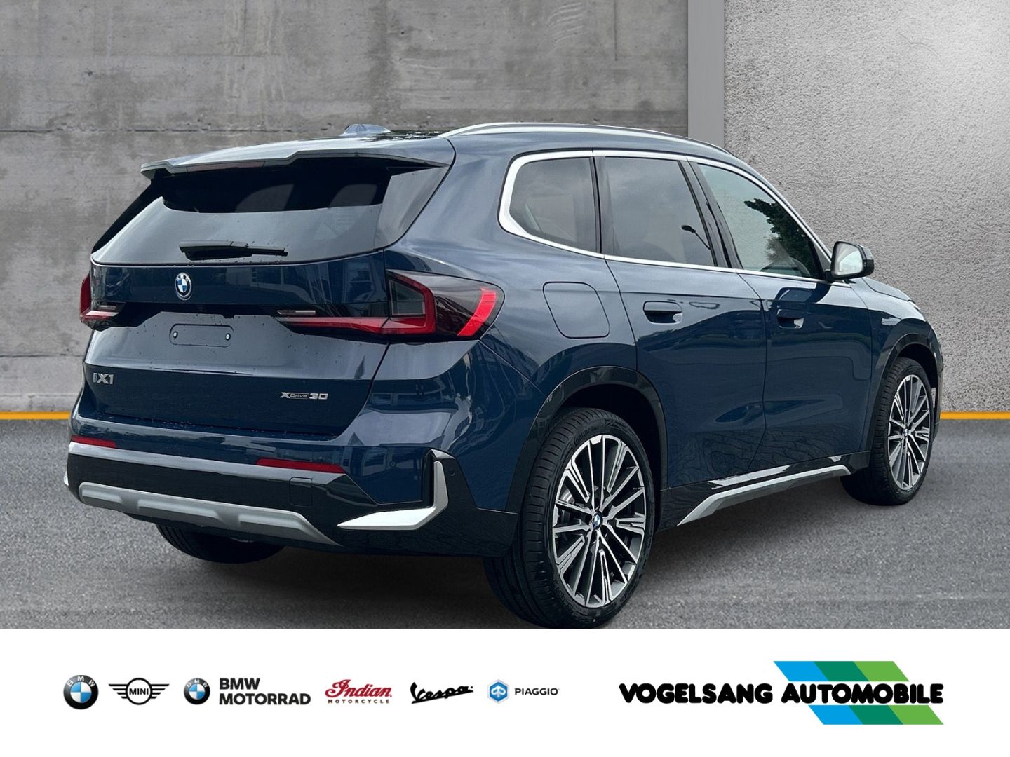 Fahrzeugabbildung BMW iX1 xDrive 30e xLine Park-Assistent HUD AD AHK-k