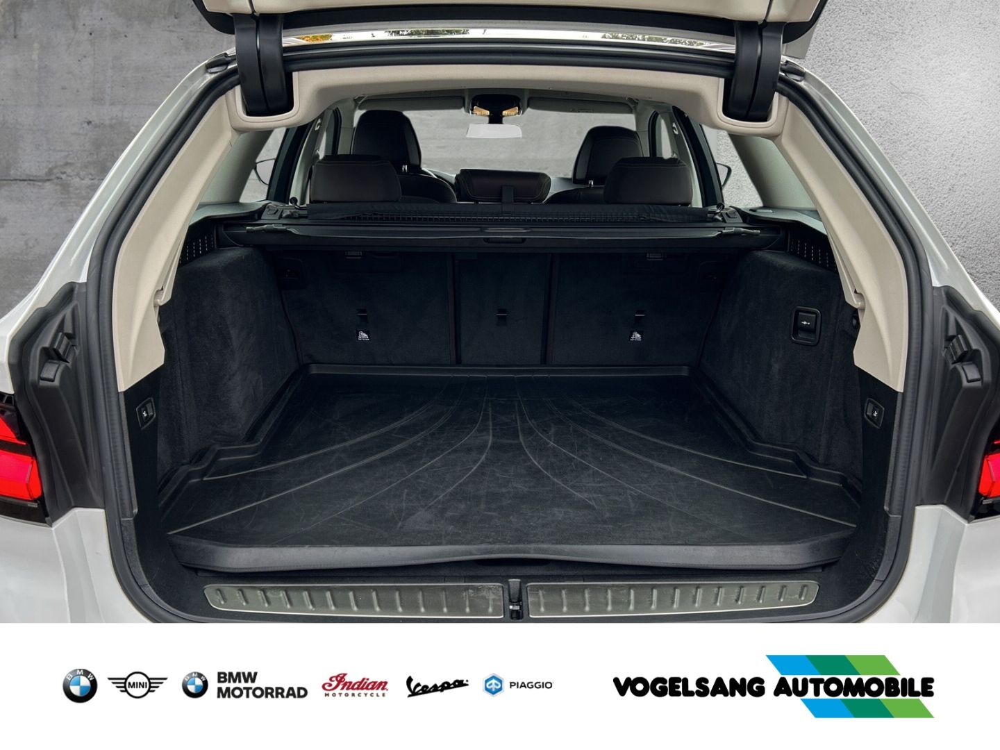 Fahrzeugabbildung BMW 520 dxDriveTouring,Standheizung,Laserlicht,HeadU