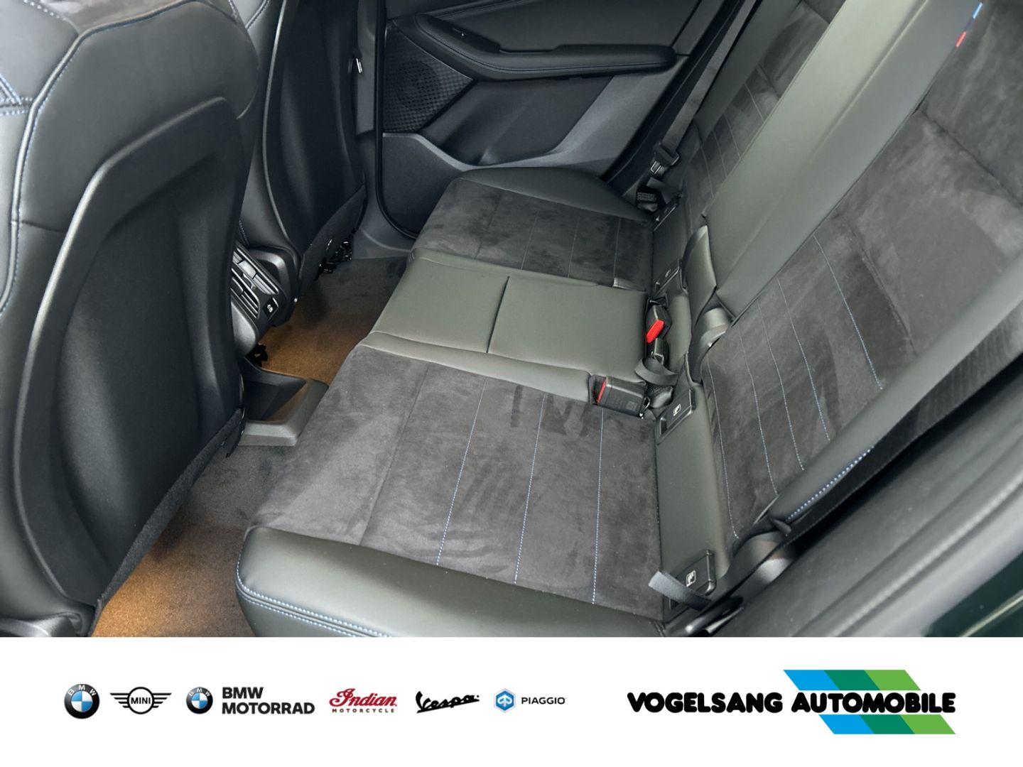 Fahrzeugabbildung BMW 218 M Sport i M Sport Sportpaket AD AHK-klappbar